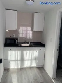 Cozy Studio in Quiet Neighborhood - Image 4