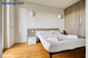 GiaxTower Bright Space 6th Floor Gym Spa & Pool Multiple Apartments 15 min to Duomo - Image 4