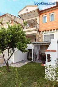 Sea & Sun Apartments - Image 2