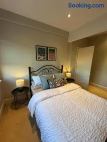 17 Trafford Road - Image 1