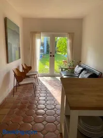 Miami guest house with large pool - Image 2