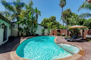 Cozy Home with Pool and Jacuzzi Minutes from Universal Studios - Image 2