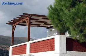 St George Studios & Apartments - Image 2