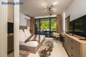 Einik Luxury Apartments - Image 2