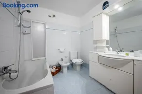 Apartment with bicycle storage in Dongo - Larihome A24 - Image 3