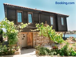 The Greek House - Image 3