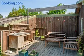 Romantic Retreat Close To The Beach - Image 3