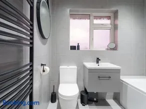 Modern tyne & wear house - Image 4