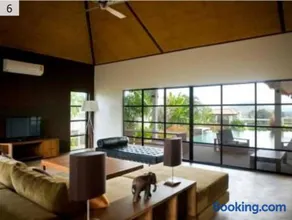 Beautiful secluded standalone villa with private pool - Image 2