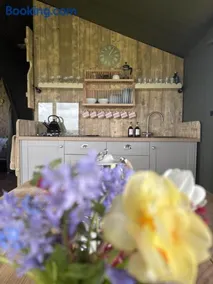 Brocklands Farm Glamping - Image 4