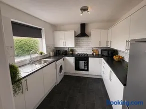 Lunivo House - Modern 3 Bed House - Image 1