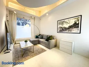 Central Home With Fireplace Near Underground - Image 3