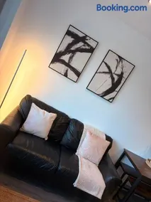 Bebe Rise Central Cannock 2 Bedroom Contractors Ample Parking and Restaurants - Image 4