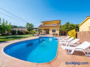 Villa mit Garten, privatem Pool und Grill - Image 2