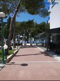J&B - Beachside Studio Apartment - Image 1