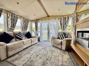 The Windermere- Luxury Caravan Retreat by the Sea in Devon - Image 2