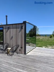 Seaside getaway in Ööd mirror house with sauna - Image 1