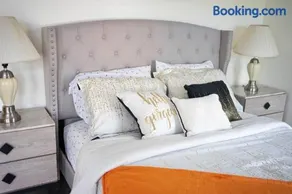 Brand New 4BR Home, Sleeps 10, Gated Parking - Image 2