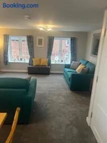 3 bed flat 10 mins to Alton Towers Sleeps 6-8 people - Image 2