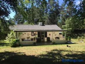 Cozy And Updated House On Large Private Lot - Image 5