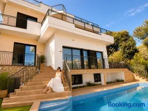 Villa de lujo con vistas al mar y piscina privada - Image 1