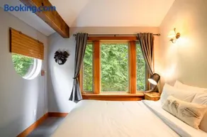 South Swell Tofino (formerly Blue Heron Waterfront Home amid Old Growth Cedars) - Image 3