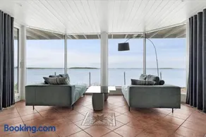 Guestly Homes - 3BR Luxury Beachfront Villa - Image 4
