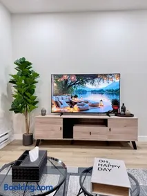 1BR Cozy Luxury Modern in Regina East Wifi and Parking - Image 1
