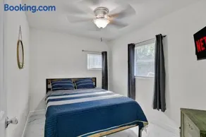 Updated 4 bedroom home in Oragnefield - Image 4