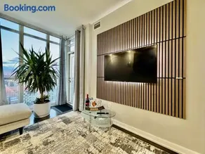 TVHR - Luxury Condos in Heart of Downtown with Breakfast - Image 2