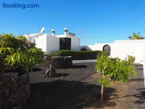 Villa Angela, piscina privada climatizada y vistas al mar cerca de Puerto del Carmen 1200 metros a tu disposición - Image 2
