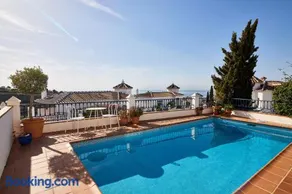 Ferienhaus "Atemberaubende Villa mit privatem Pool", Meerblick & WLAN - Image 1