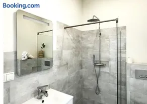 Fast Wifi, En Suite Bathroom - Maison Lux - Image 5