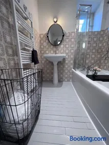 Casa con sauna, griglia e terrazza | Vista sul giardino | Perfetta per il lavoro da remoto - Image 2