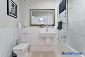 Marsden House Apartment 3 - Image 2