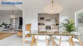 Sunny Bayside Cottage - Walk To Bay and Beach - Image 2