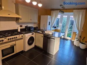 Wrexham Retreat Villa 4 bedrooms, 3 Bath - Image 3