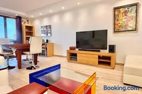 80 m Apartment with Sea & Pool View Sleeps 6 - Image 2