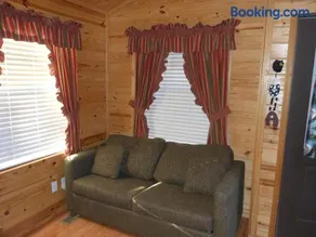 Oakzanita Springs Camping Resort Cabin 2 - Image 2