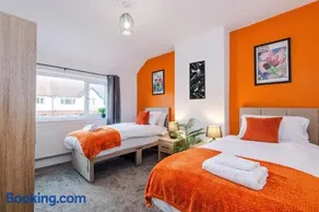 Charming Family & Business Accommodation Sleeps 5 with Parking - Image 3