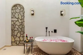 SaffronStays Abhinandan Villa - 4BR Jaipur villa with private pool, bathtubs, gazebo bonfire & lawns facing the Aravallis - Image 4