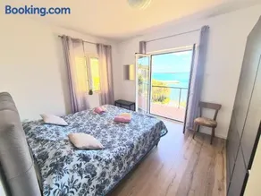 Beachfront 5BR Home Victoria - Image 4