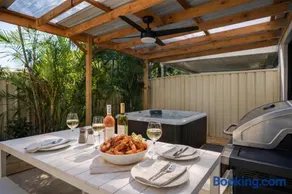 Hawks Nest Hideaway | Spa, BBQ, Bikes & Pool Table - Image 3
