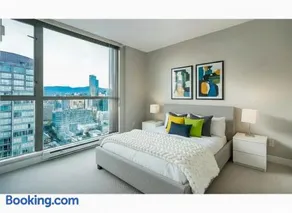 Stylish Yaletown Condo - Walk to BC Place, Canada Place & Skytrain - Free Parking - Image 5