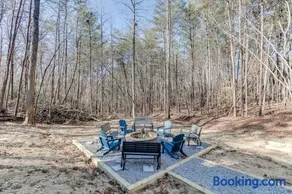 Fantastic Family Cabin w Firepit - Image 3