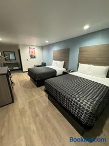 M&M Inn and Suites - Image 2