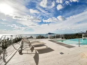 Villa avec jardin, internet haut débit et barbecue | Vue ville - Image 4