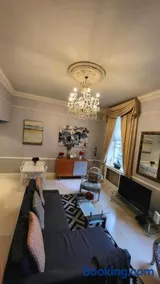 City Centre Georgian Style Apartment - Image 2