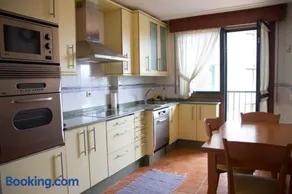 Piso Céntrico con Terraza y Garaje Para Tu Familia - Image 4