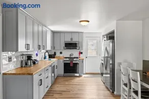 Riverview Bliss in Beautiful Home - Image 2